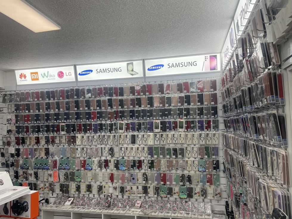 Phone Empire Pulheim: Einblick in den Laden (2)